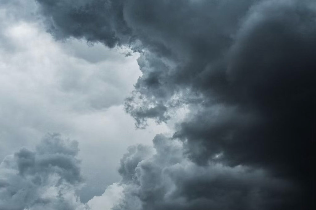 そのつかみどころない空中にサタンが住むの写真