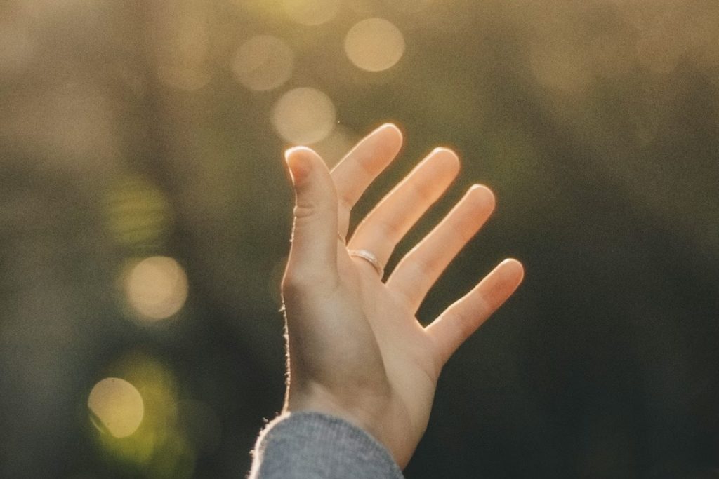 彼は立ち上がっての写真